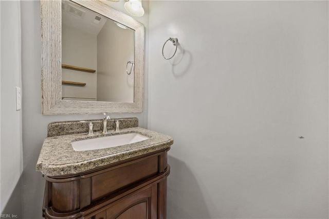 136 Baker Farm DR, Hampton, VA 23666