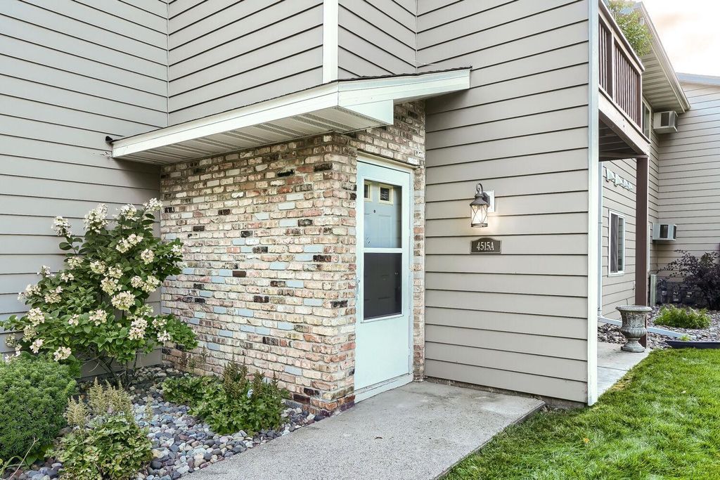 4515 Cinnamon Ridge Trail A, Eagan, MN 55122 — photo 2