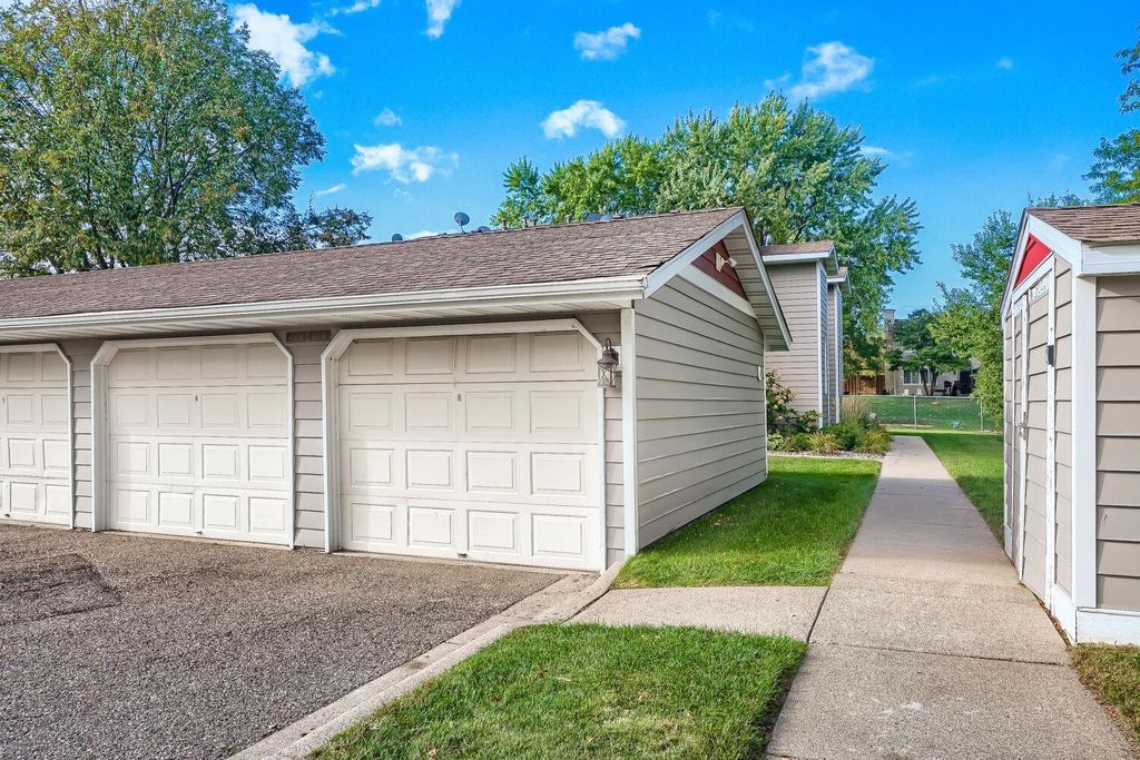 4515 Cinnamon Ridge Trail A, Eagan, MN 55122 — photo 3