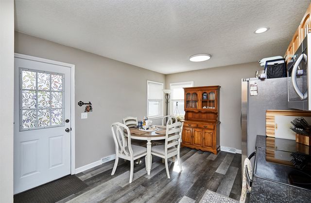 2607 E 38th Street, Des Moines, IA 50317