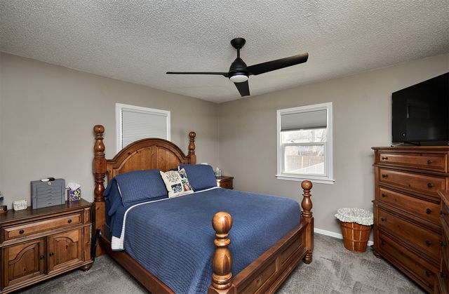 2607 E 38th Street, Des Moines, IA 50317