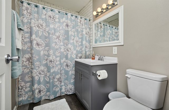 2607 E 38th Street, Des Moines, IA 50317