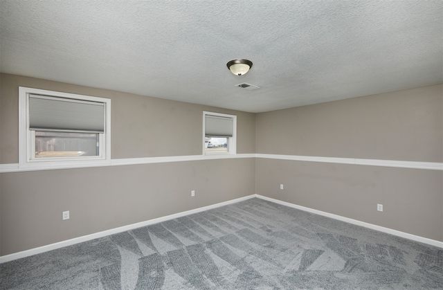 2607 E 38th Street, Des Moines, IA 50317