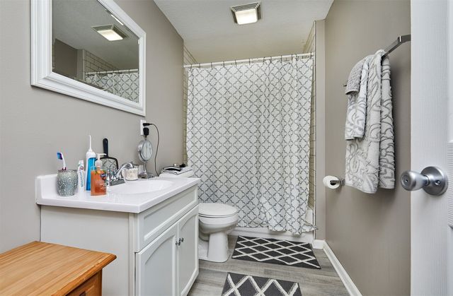 2607 E 38th Street, Des Moines, IA 50317