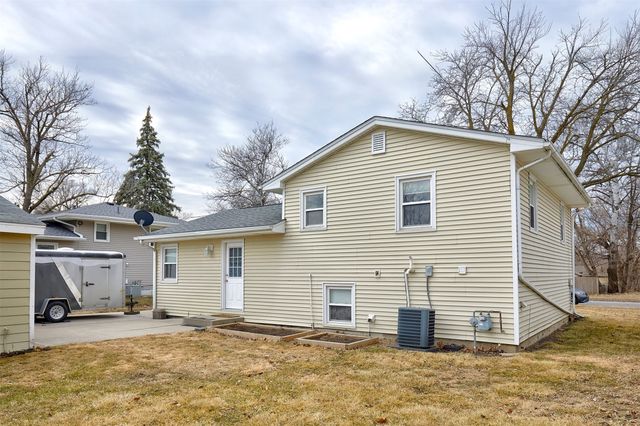 2607 E 38th Street, Des Moines, IA 50317
