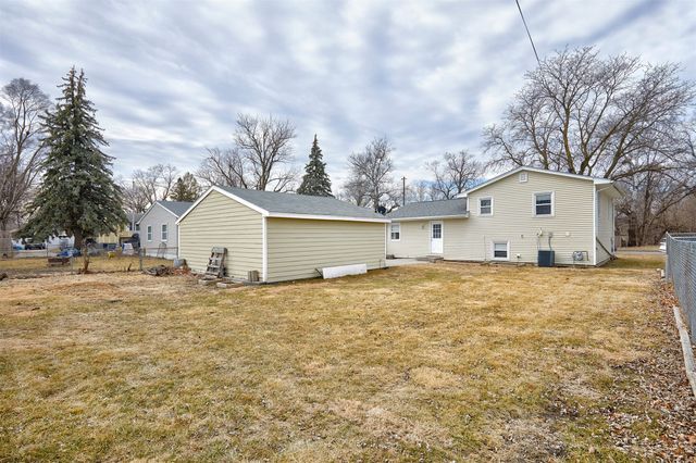 2607 E 38th Street, Des Moines, IA 50317