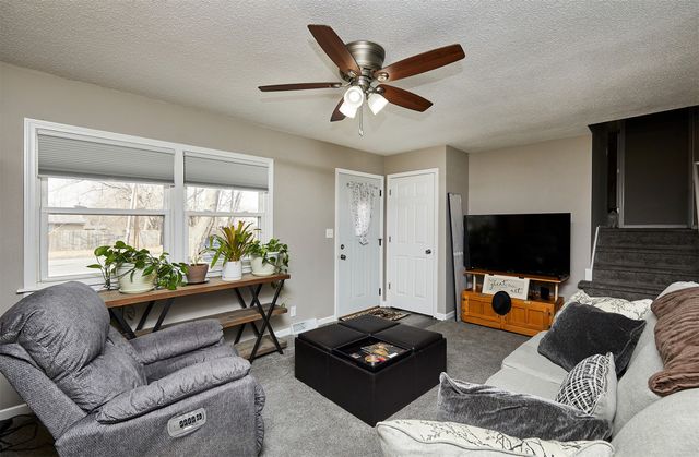 2607 E 38th Street, Des Moines, IA 50317