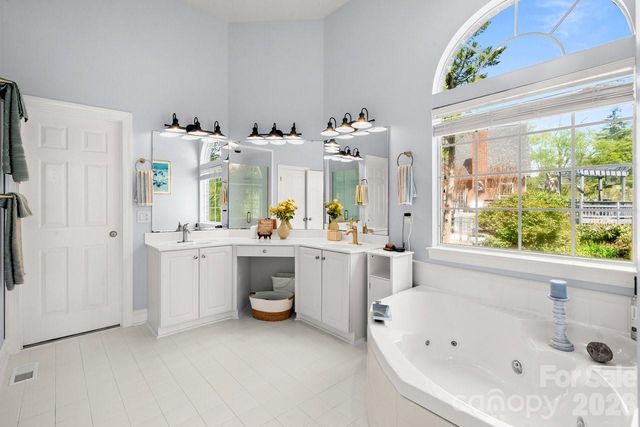 15746 Agincourt Drive, Huntersville, NC 28078