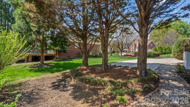 15746 Agincourt Drive, Huntersville, NC 28078
