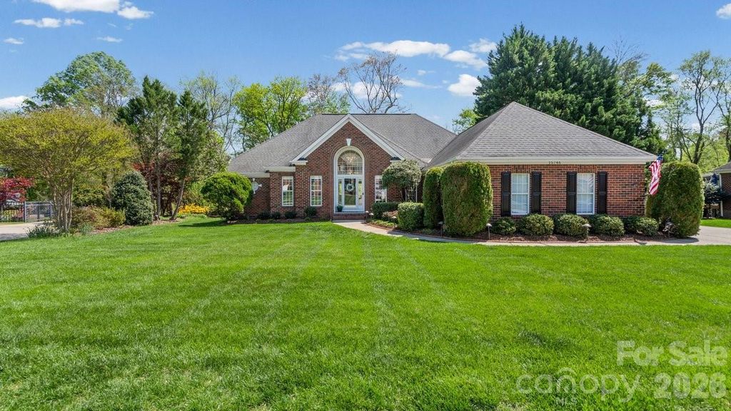 15746 Agincourt Drive, Huntersville, NC 28078