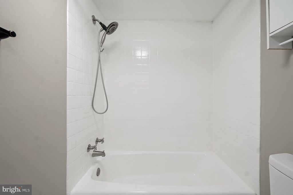 Image 18 of property listing at 8487 GREENBELT RD, Greenbelt, MD 20770