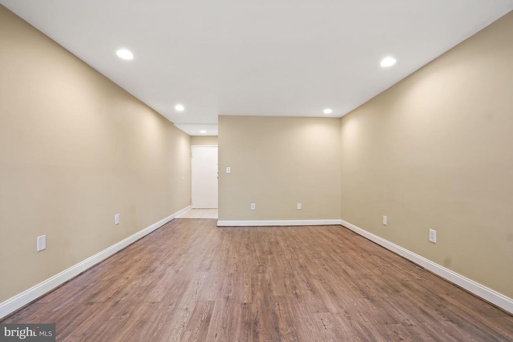 Image 6 of property listing at 8487 GREENBELT RD, Greenbelt, MD 20770