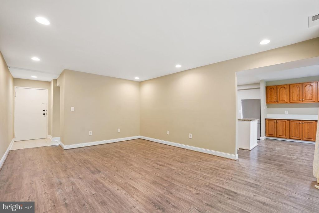 Image 7 of property listing at 8487 GREENBELT RD, Greenbelt, MD 20770