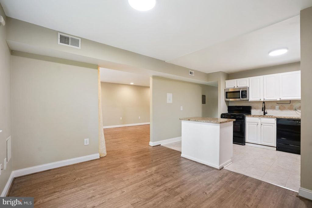 Image 9 of property listing at 8487 GREENBELT RD, Greenbelt, MD 20770