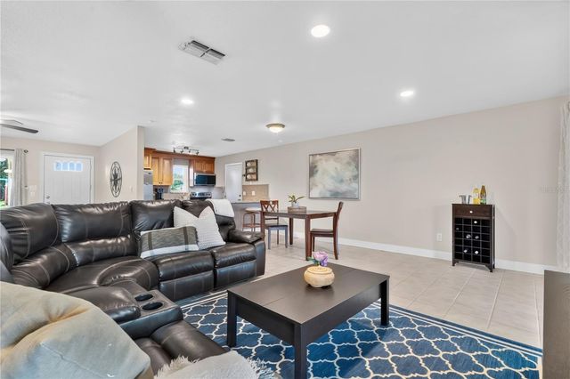 10137 MASON DIXON CIRCLE, Orlando, FL 32821