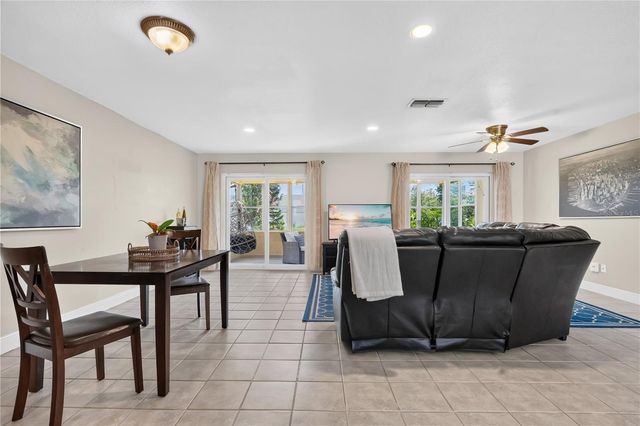 10137 MASON DIXON CIRCLE, Orlando, FL 32821