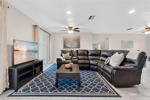 10137 MASON DIXON CIRCLE, Orlando, FL 32821
