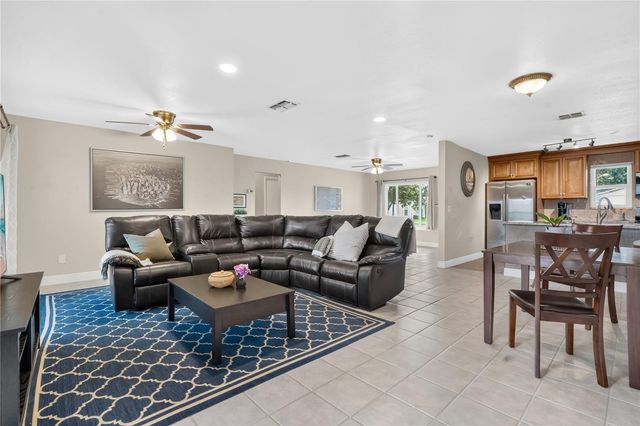 10137 MASON DIXON CIRCLE, Orlando, FL 32821