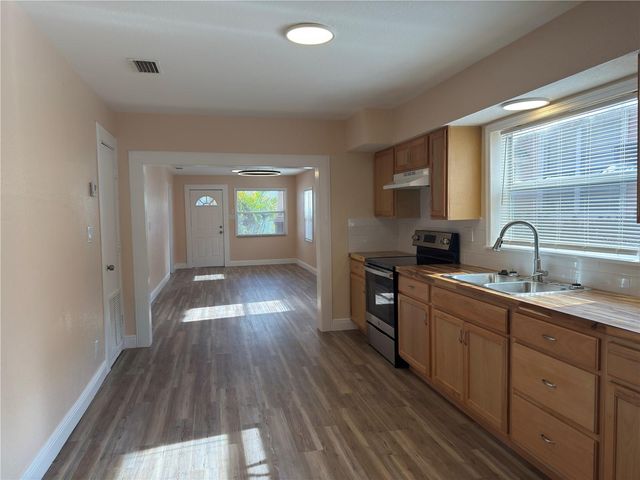2514 W SAINT JOHN STREET, Tampa, FL 33607
