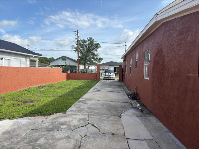 2514 W SAINT JOHN STREET, Tampa, FL 33607
