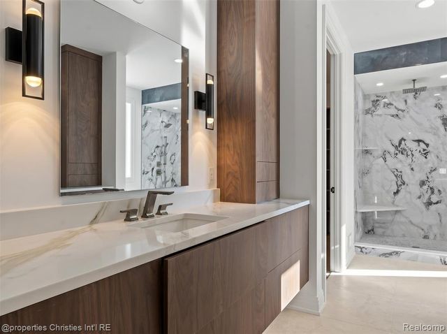 3080 Chickering Court, Bloomfield Hills, MI 48302
