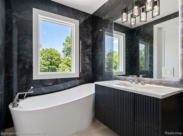 3080 Chickering Court, Bloomfield Hills, MI 48302