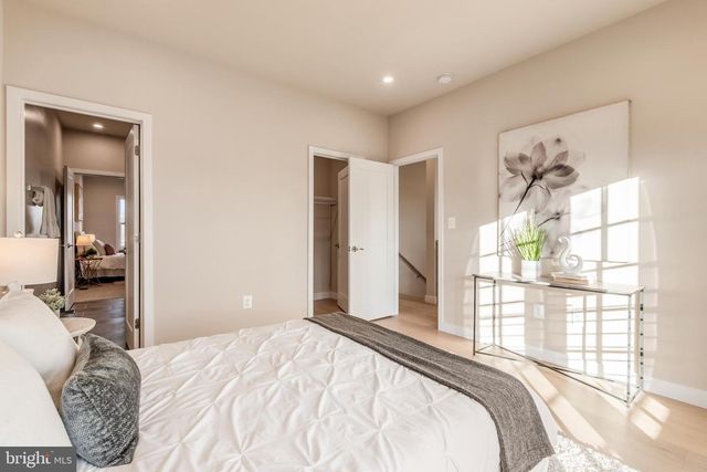 852 XENIA ST SE #2, Washington, DC 20032