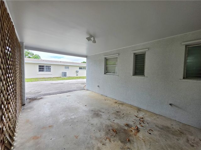 1715 41st Avenue, Vero Beach, FL 32960