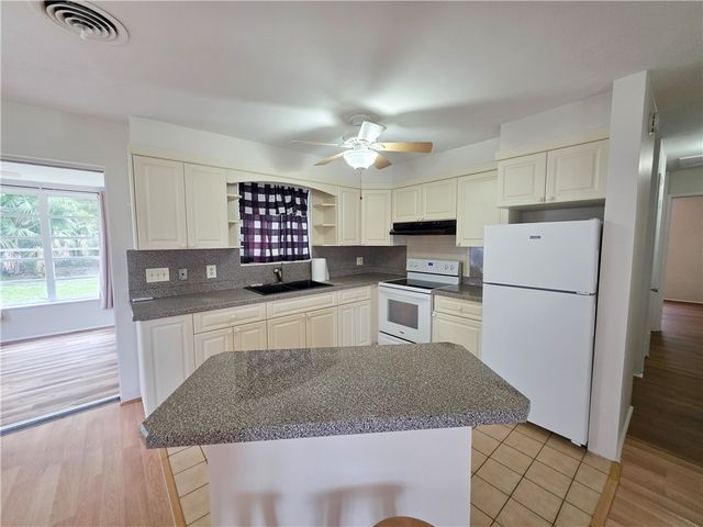 1715 41st Avenue, Vero Beach, FL 32960