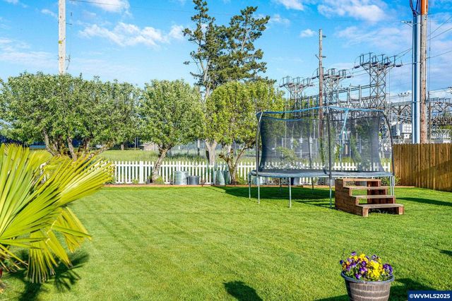 1500 George St, Woodburn, OR 97071