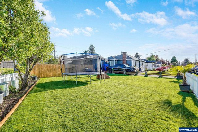 1500 George St, Woodburn, OR 97071