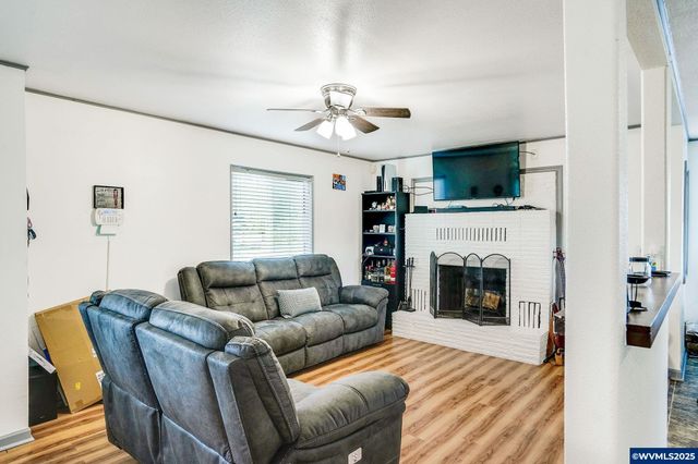 1500 George St, Woodburn, OR 97071