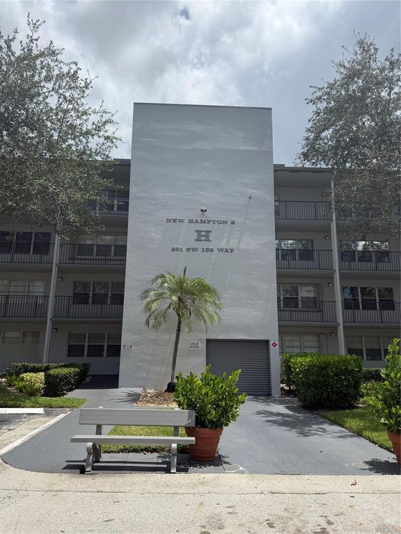 251 SW 132nd Way 108H, Pembroke Pines, FL 33027