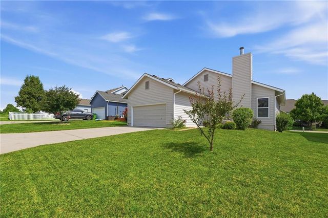 1251 SW Arbormill Terrace, Lee's Summit, MO 64082