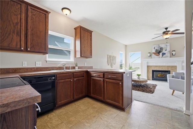 1251 SW Arbormill Terrace, Lee's Summit, MO 64082