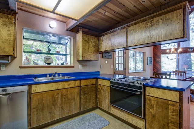 1138 Cypress Pt, Arnold, CA 95223