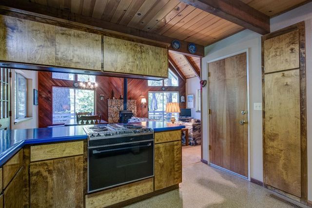 1138 Cypress Pt, Arnold, CA 95223