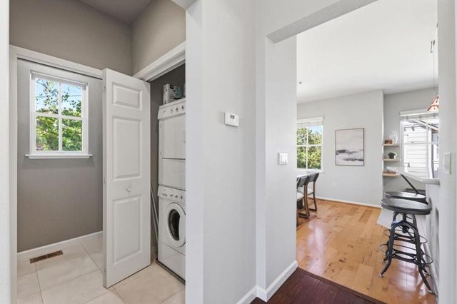 10 Creekside Lane, San Mateo, CA 94401