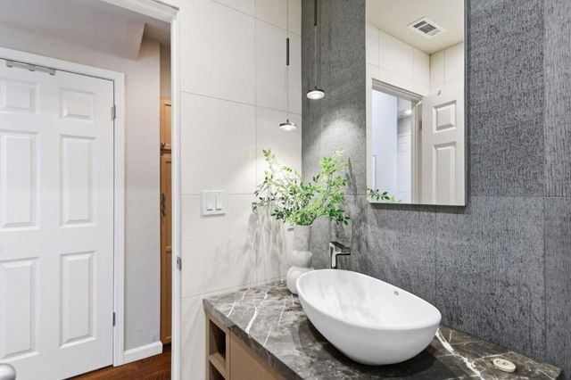 10 Creekside Lane, San Mateo, CA 94401