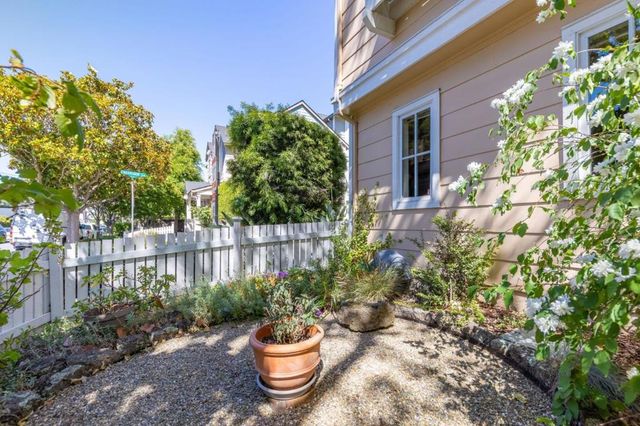 10 Creekside Lane, San Mateo, CA 94401