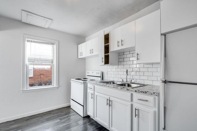 2801 E Harry St, Wichita, KS 67211