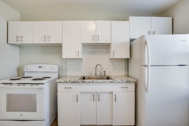 2801 E Harry St, Wichita, KS 67211