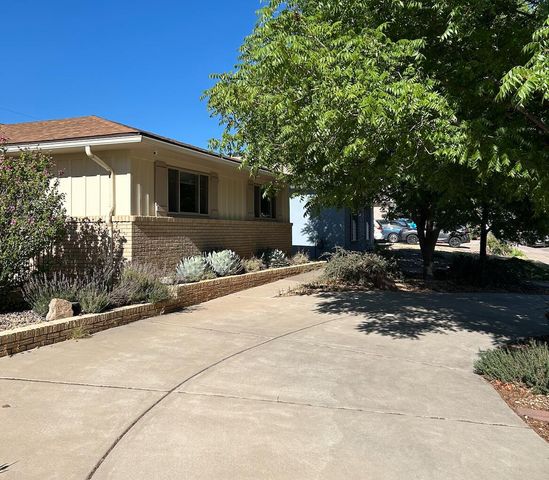 7101 Edwina Avenue NE, Albuquerque, NM 87110