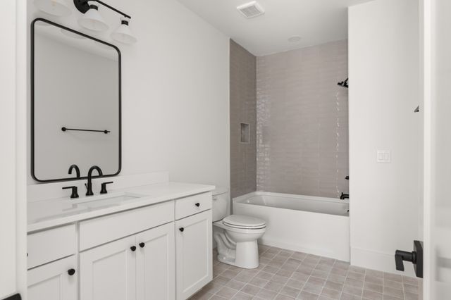 706 Brook Hollow Rd, Nashville, TN 37205