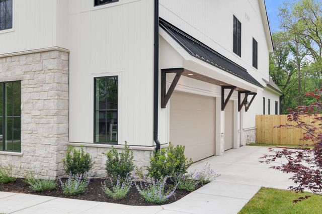 706 Brook Hollow Rd, Nashville, TN 37205