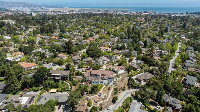 1385 Hillside Circle, Burlingame, CA 94010
