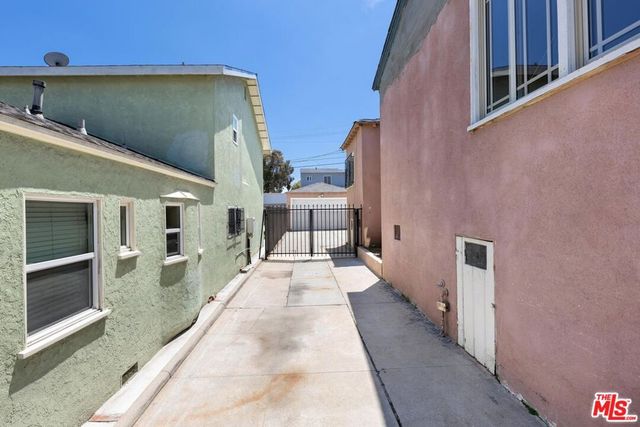 4218 W 58th Place, Los Angeles, CA 90043
