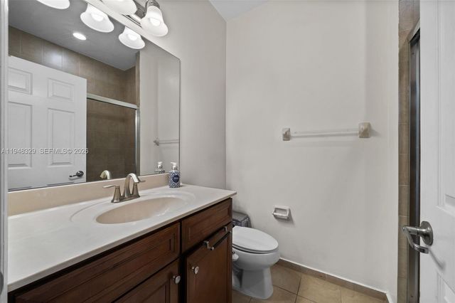 8658 NW 99th Path, Doral, FL 33178