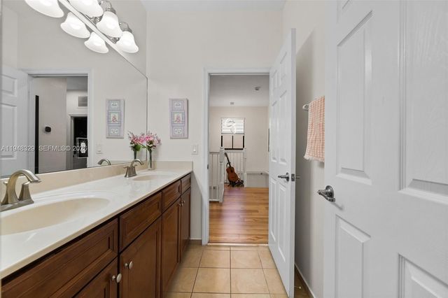 8658 NW 99th Path, Doral, FL 33178