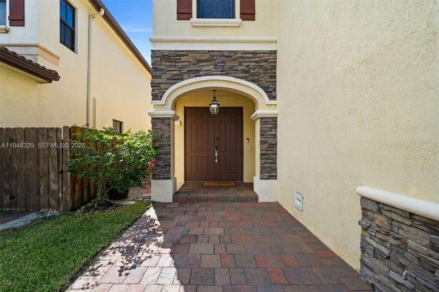 8658 NW 99th Path, Doral, FL 33178